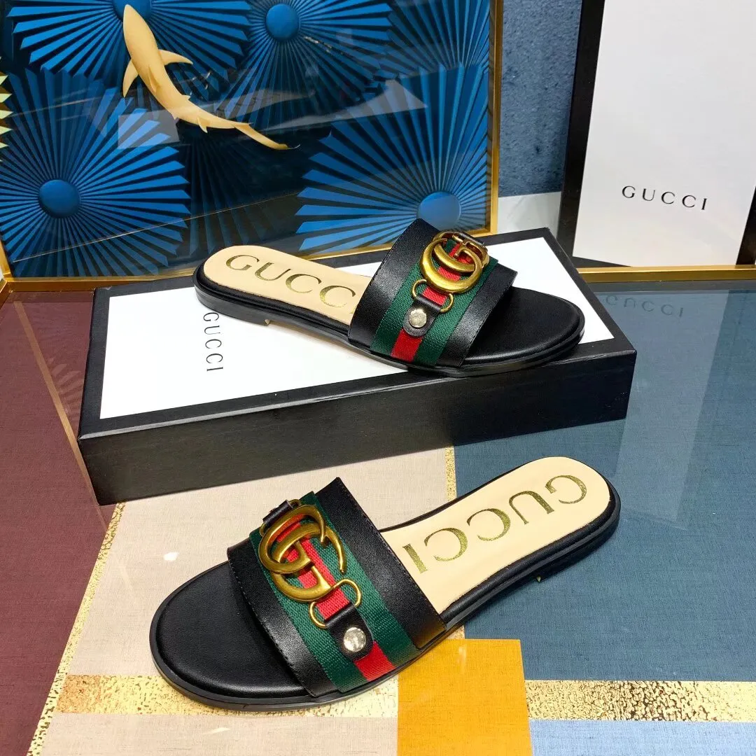 👟👟Ex-factory price 280👟👟 Gucci slippers. All in sheepskin. Sheepskin feet with original GUCCI bronze buckles. High-end atmosphere. Wear-resistant and non-slip branded rubber outsole. 35-42 yards. (41*42 can be customized, non-refundable and non-exchangeable* Welcome new and old customers to sell as shown in the picture)